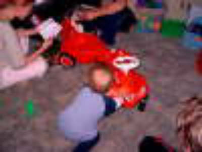 db_011-Dezember_2005_he_das_ist_mein_tolles_Auto_vom_Weihnachtsmann